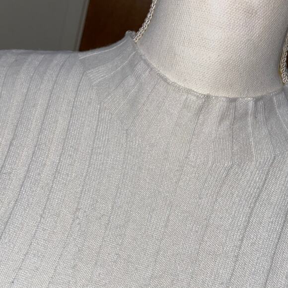 White Ribbed Knit Long Sleeve Crop Top Mock Neck Medium Classic Preppy 90s Basic - Picture 2 of 8